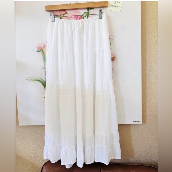 Hollister Dresses & Skirts - Hollister White Midi Skirt